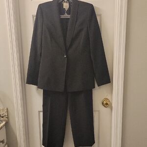 Classic Black Anne KLEIN Women's Suit
